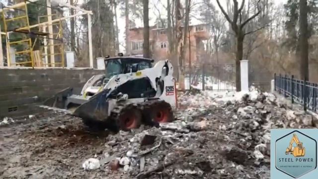 Работа челюстного ковша 4в1 на мини-погрузчике Bobcat