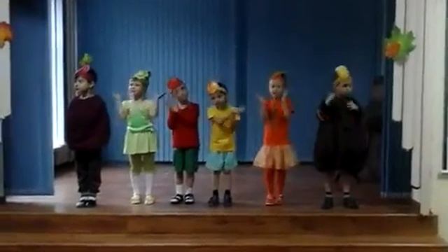 Выступление на сцене.