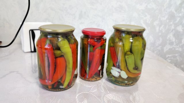МАРИНОВАННЫЙ ГОРЬКИЙ ПЕРЕЦ В БАНКАХ НА ЗИМУ