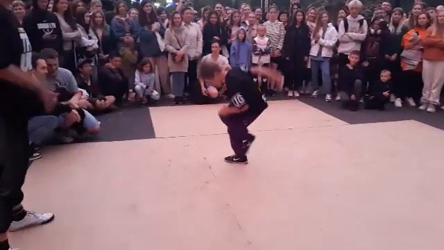 Дэнс-команда ЮДИ Bit Crew. Номер ЮДИ vs ЮДИ Kids.