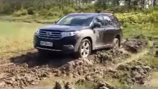 тойота хайлендер в грязи