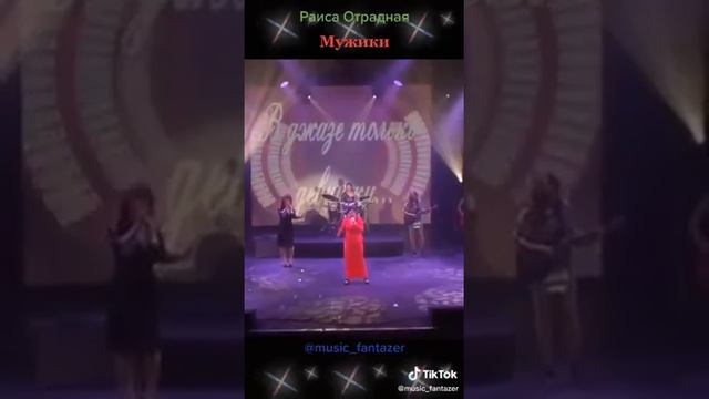 Он мужчина хоть куда, а ты всё смотришь не туда 😅😉🙂