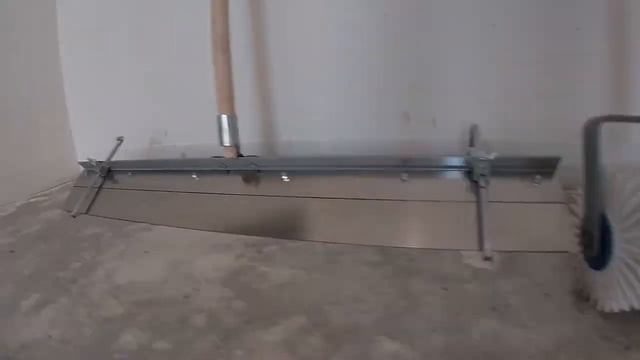 НАЛИВНОЙ ПОЛ. УСТАНОВКА 3D МАЯЧКОВ. РАЗРАВНИВАНИЕ ПРИ ПОМОЩИ РАКЛИ.