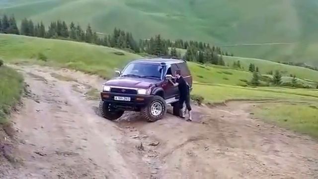 Toyota Hilux Surf 130 поднимается