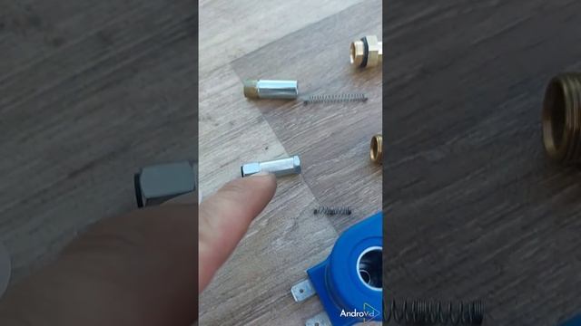 Травит газ ,редуктор пропускает газ ,не держит клапан газового редуктора,электроклапан редуктора гб