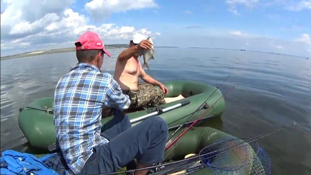 ЛОВЛЯ ЛЕЩА С ЛОДКИ НА ДОНКИ. ЭХОЛОТ ПРАКТИК 6. СНАРЯЖЕНИЕ ЛОДКИ ДЛЯ РЫБАЛКИ. АНЕКДОТ ПРО ЗНАК !!