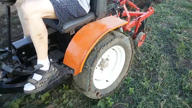 Минитрактор для домашнего участка  ПАХОТА