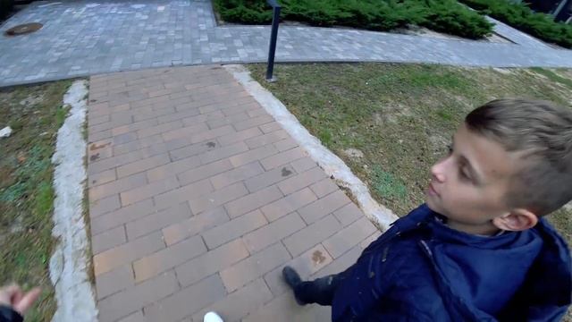 АЛКАШ дал Школьнику ВЫПИТЬ. ПСИХ НАПАЛ на МЕНЯ. ШКОЛЬНИК хочет стать КРУТЫМ. Спас ПАЦАНА у ШКОЛЫ А4