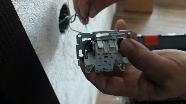 Схема подключения двухклавишного выключателя