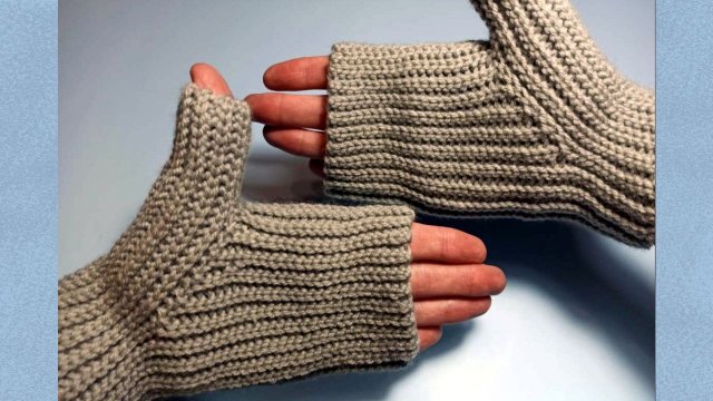 Митенки анатомические крючком  для всех