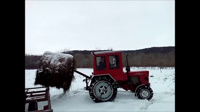 Погрузка рулонов на т-25