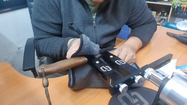 Заточка охотничьего ножа, сталь Х12МФ. Достойнным финишем, проверенный в работе охотниками.