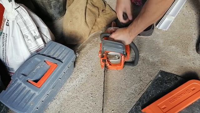 Как правильно заводить бензопилу хускварна 236.