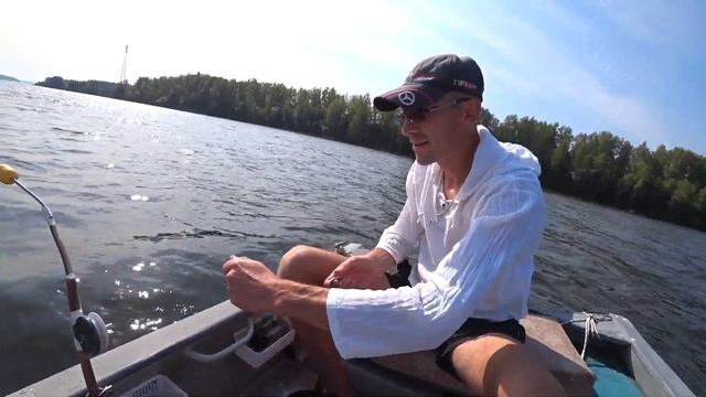 ЛОВЛЯ ЛЕЩА НА РЕКЕ С ЛОДКИ. РЫБАЛКА НА ВОЛГЕ 2022. КРУПНЫЙ ЛЕЩ НА ДОНКУ. ОТДЫХ НА ПРИРОДЕ В КОСТРОМ