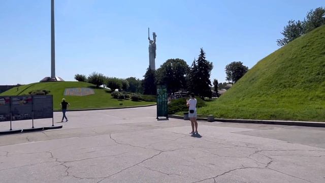 Родина мать КИЕВ сегодня. УСТАНОВИЛИ тризуб место советского герба! 