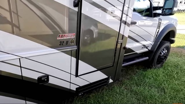 Приличный внедорожный автодом _ Автодом 4х4 _ Американский автодом