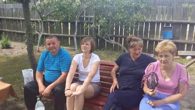 Песни под гармонь в саду гуляла цветы збирала