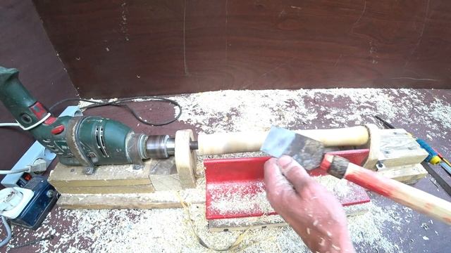 Мини токарный станок по дереву из дрели своими руками
