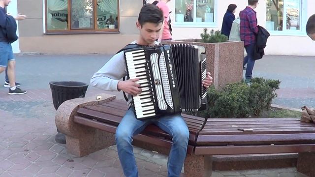 МАЛЬЧИК-ВИРТУОЗ ИГРАЕТ НА АККОРДЕОНЕ!!!
