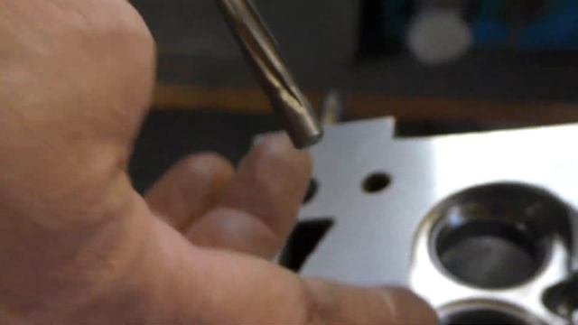 На сколько надо разворачивать направляющие втулки ГБЦ .Развёртки для впускных и выпускных втулок ГБ