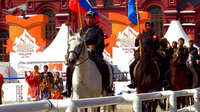 Документальный фильм. ПО ГЛАВНОЙ ПЛОЩАДИ С ОРКЕСТРОМ