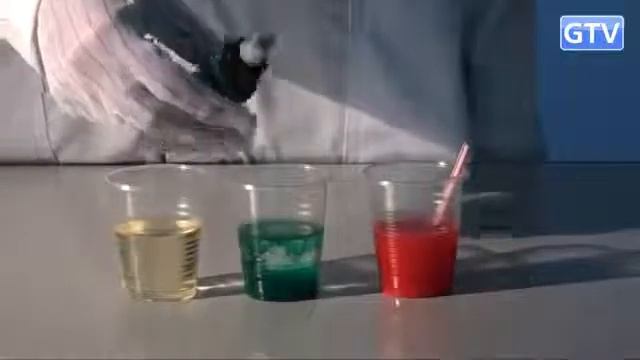 Аспирин и три слоя несмешиваемых жидкостей