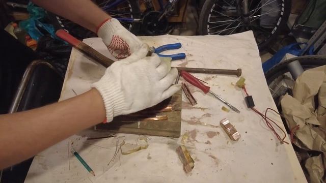 Переделка трансформатора микроволновки в нагреватель ржавых болтов.