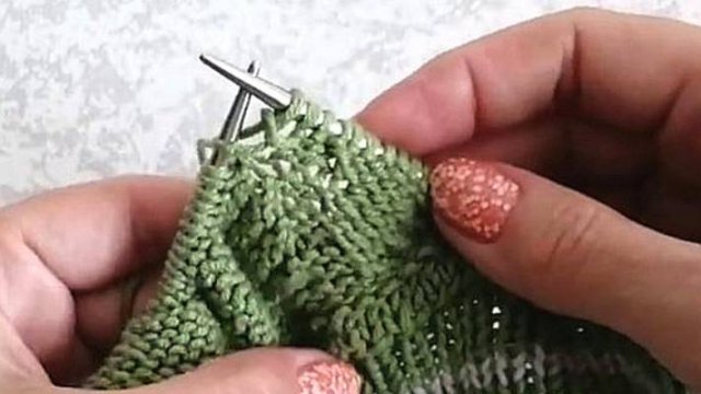 Прибавки в регланных линиях из протяжки по изнаночной стороне