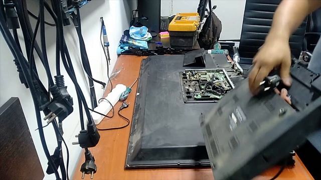 Телевизор перезагружается