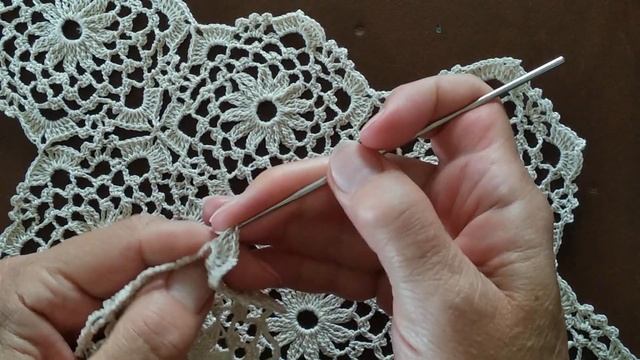 Как связать скатерть крючком .Красивый и простой ажурный мотив крючком .