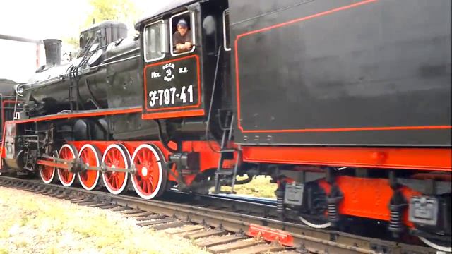 Парад Паровозов. Паровозы П36-0120,ЛВ-0182,Су-250-64,Эр-797-41,Л-2057. Выезд с территории ВНИИЖТ