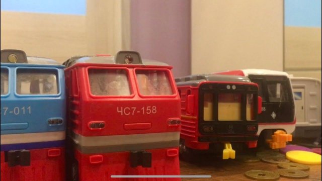 Коллекция пластиковых поездов большого размера