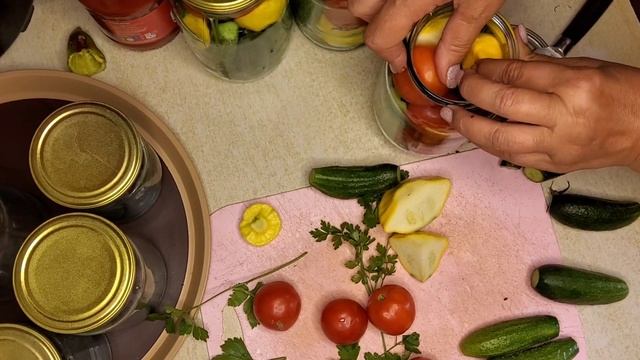 Огурцы с патиссонами и помидорами. АССОРТИ. Красивые и вкусные засолки.