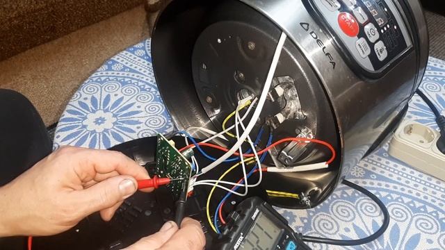 Мультиварка Delfa мигает табло - ремонт.