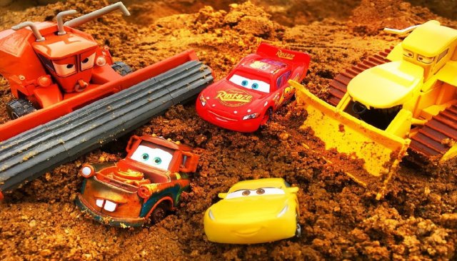 Тачки Мультики про Машинки Молния Маквин Фрэнк и Чуи Cars Lightning McQueen
