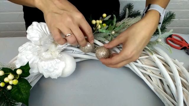 НОВОГОДНИЙ ВЕНОК на основе из ротанга. ОЧЕНЬ КРАСИВЫЙ!