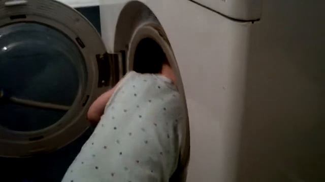 Ребенок и стиральная машина.mp4