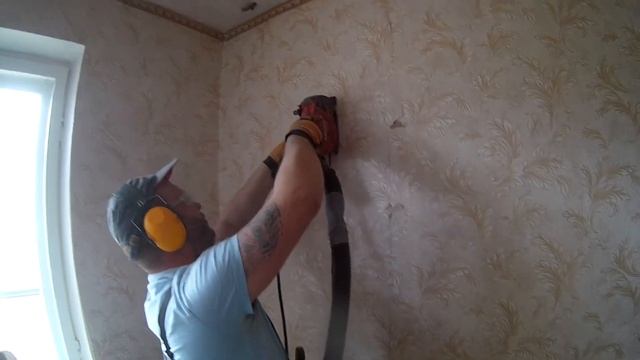 Штроба по бетону. Штроборез Hilti в паре с пылесосом.