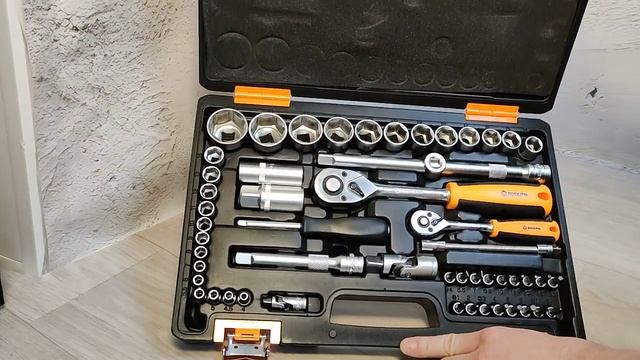 Обзор на Набор инструментов Вихрь, 1/2 , 1/4 , CrV, пластиковый кейс 82 предмета