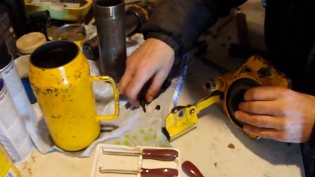 Ремонт гидравлического домкрата 12 тонн.