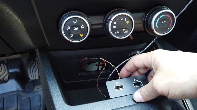 Рено Аркана1.6 МКПП(life)пробег:5900 км./Установка USB блока (Renault Arkana)