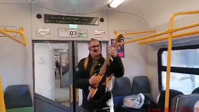 СЕРГЕЙ ПОЛАК ( ПЕВЕЦ В ЭЛЕКТРИЧКЕ РЯЗАНСКОГО НАПРАВЛЕНИЯ ) - МЧИТСЯ НАШ ЭЛЕКТРОПОЕЗД.mp4
