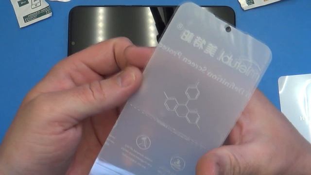 Как наклеить гидрогелевую пленку на смартфон. Видео инструкция