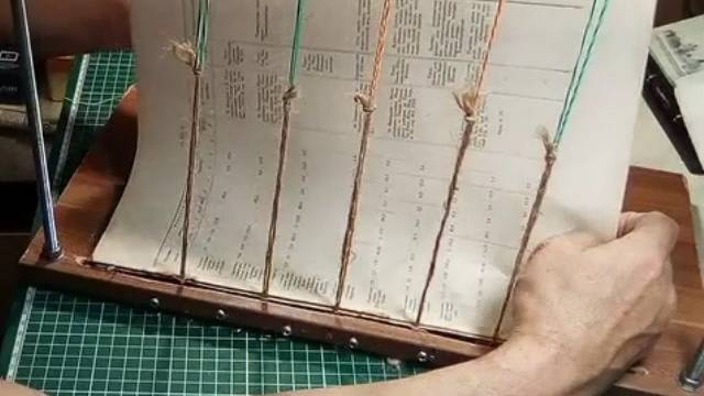 Реставрация книг в домашних условиях. Шьем на шнуры в 2 тетради
