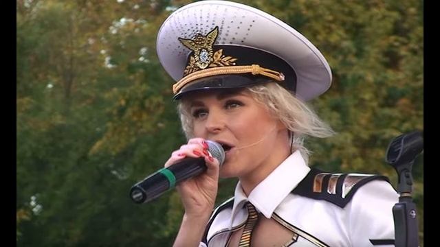 Есть ли кто-то талантливей Алисы Вокс? Талантливей Алисы Вокс никого нет.