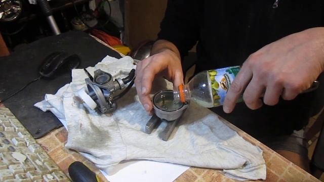 уровень топлива в карбюраторе мопеда альфа ( pz19 ).