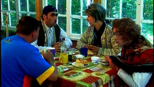 33 квадратных метра. Гамлет, принц дачный