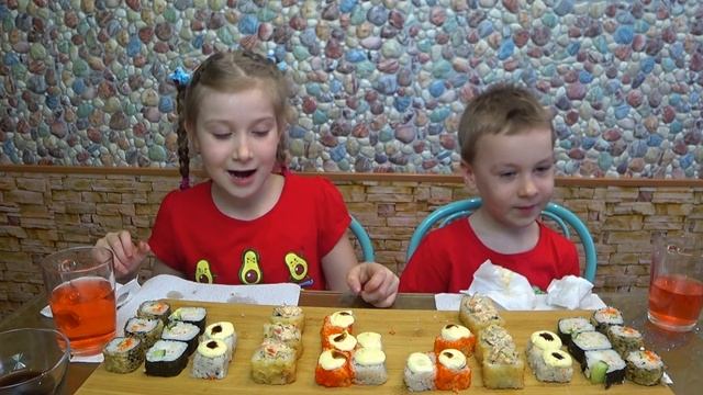 МУКБАНГ РОЛЛЫ ДЛЯ ДАШУТКИ И ПАВЛИКА | MUKBANG ROLLS FOR DASHUTKA AND PAVLIK #mukbang #мукбанг