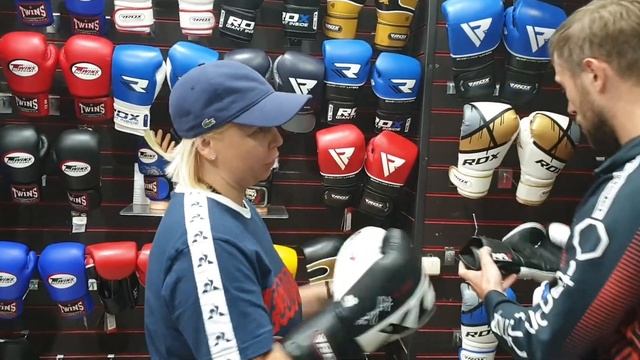 "Какие перчатки выберет Светлана Андреева?"