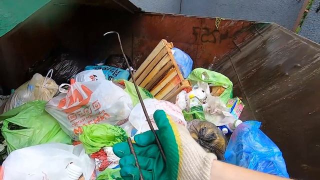 Как я зарабатываю лазая по мусоркам Питера ? Dumpster Diving RUSSIA #2